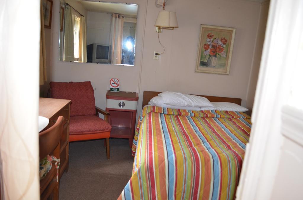 Chamber Lane Motel Round Lake ภายนอก รูปภาพ