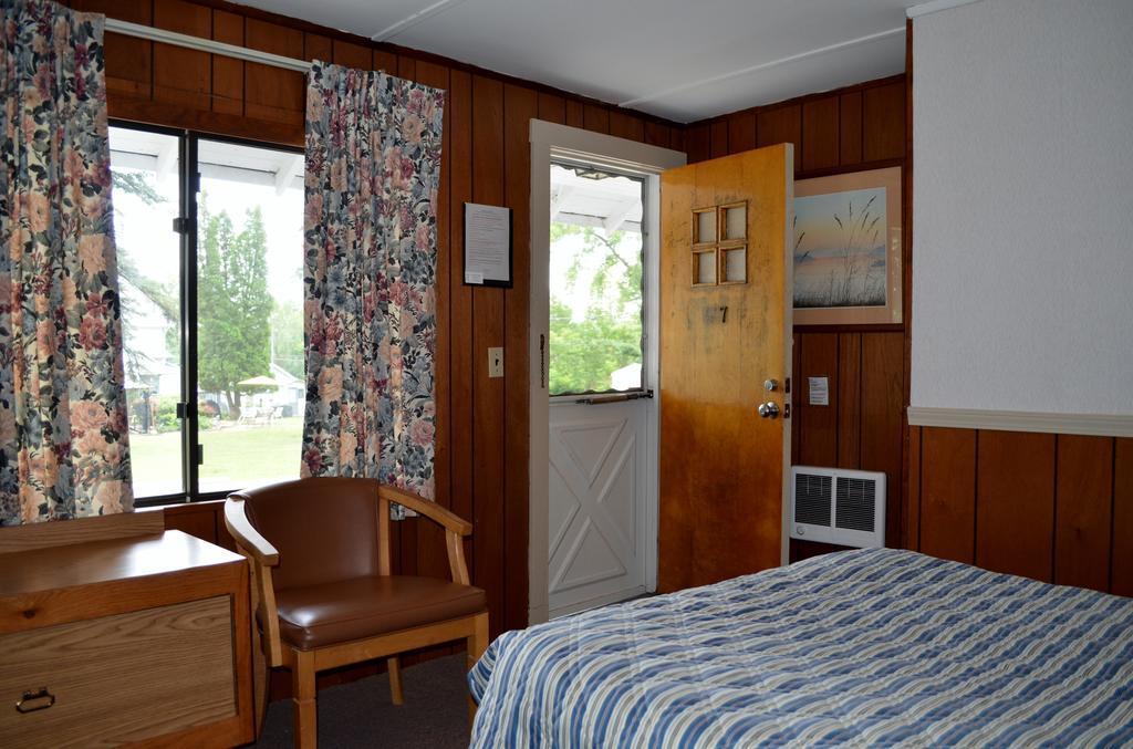 Chamber Lane Motel Round Lake ภายนอก รูปภาพ