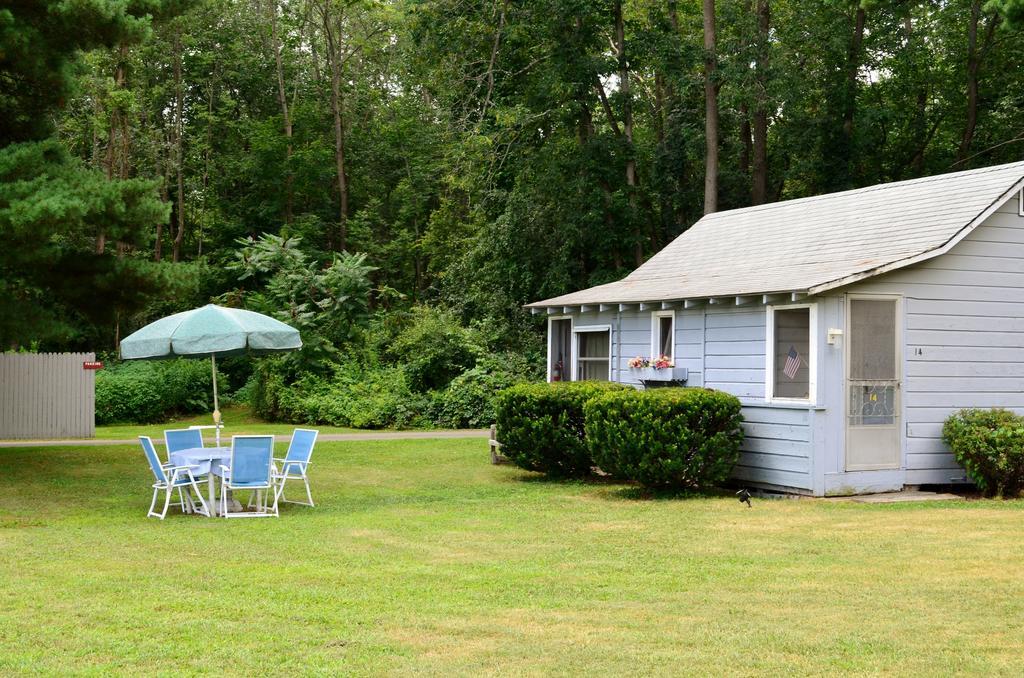 Chamber Lane Motel Round Lake ภายนอก รูปภาพ
