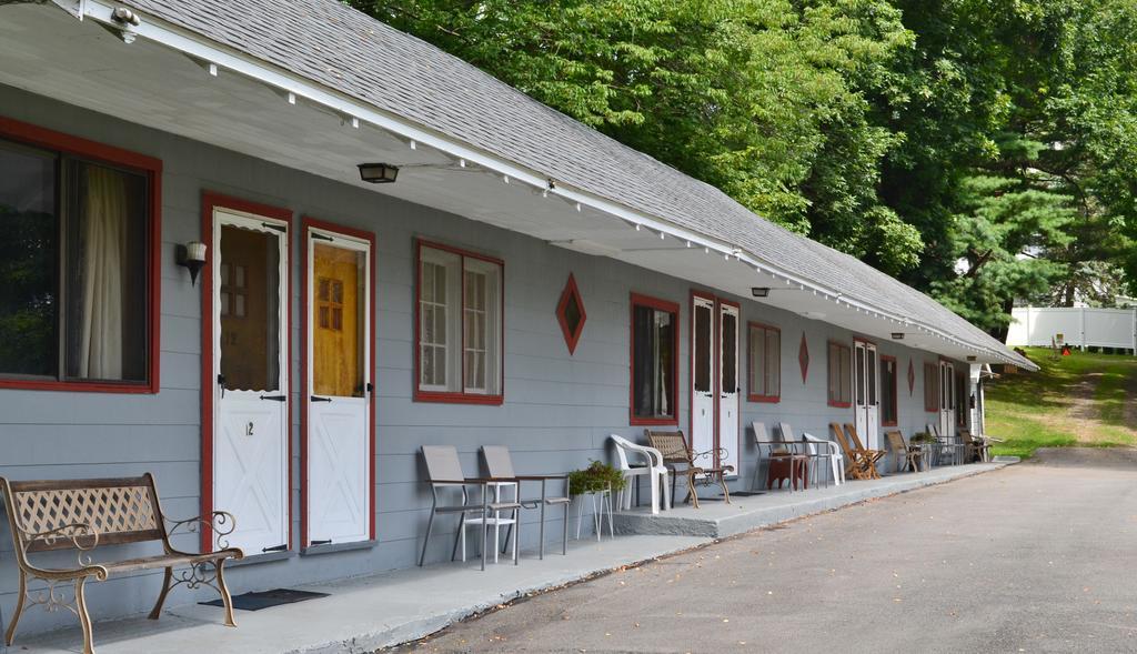 Chamber Lane Motel Round Lake ภายนอก รูปภาพ